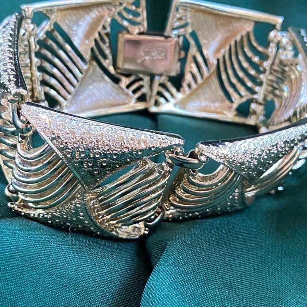 Coro Pegasus Art Deco Brushed Gold Tone Bracelet - Picture 5 of 8